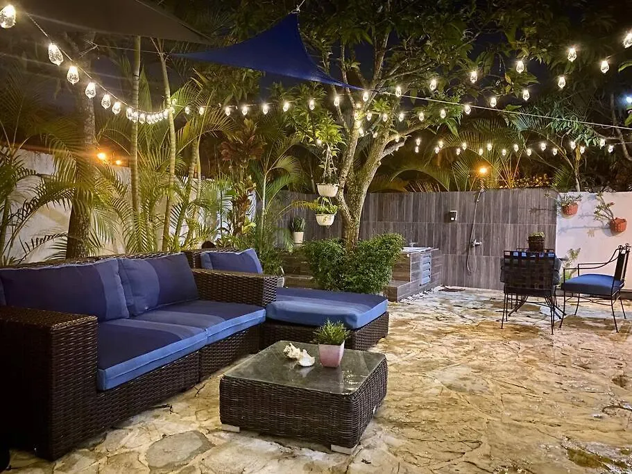Casa Con Parqueo Privado, Patio Y Jacuzzi. Villa Santo Domingo
