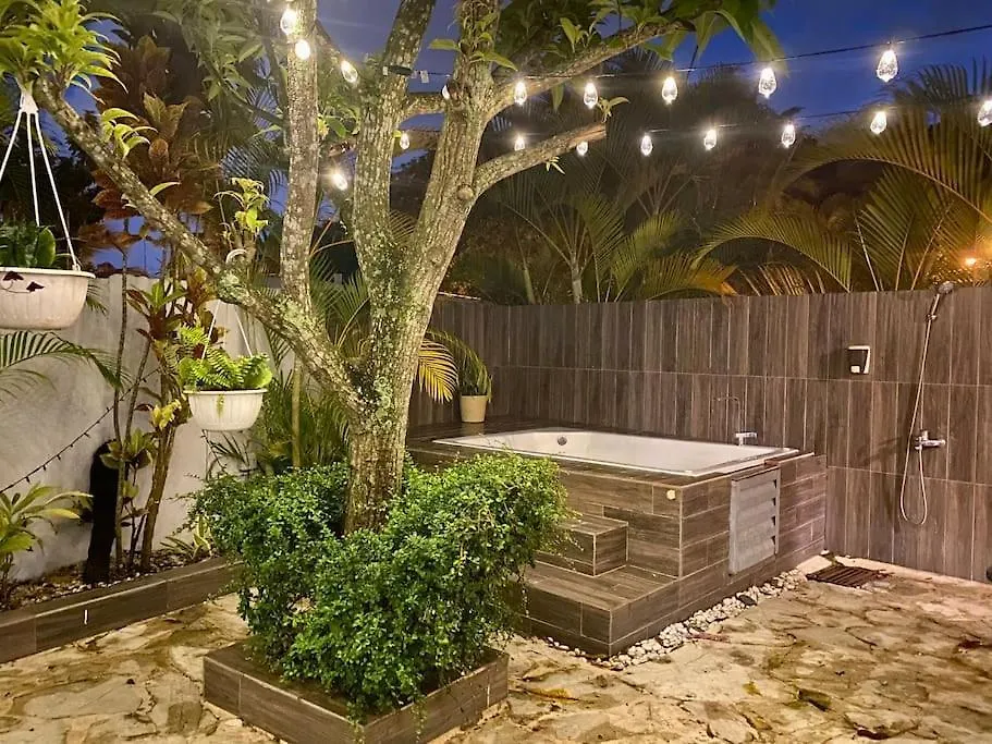 Casa Con Parqueo Privado, Patio Y Jacuzzi. Villa Santo Domingo Dominican Republic