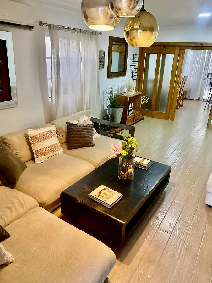 Casa Con Parqueo Privado, Patio Y Jacuzzi. Villa Santo Domingo