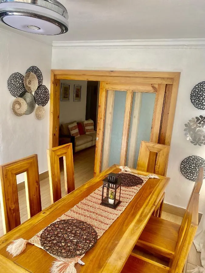 Casa Con Parqueo Privado, Patio Y Jacuzzi. Villa Santo Domingo